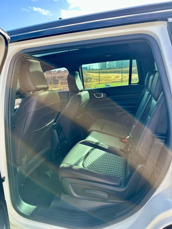 JEEP COMMANDER OVERLAND TD380 - Imagem 2